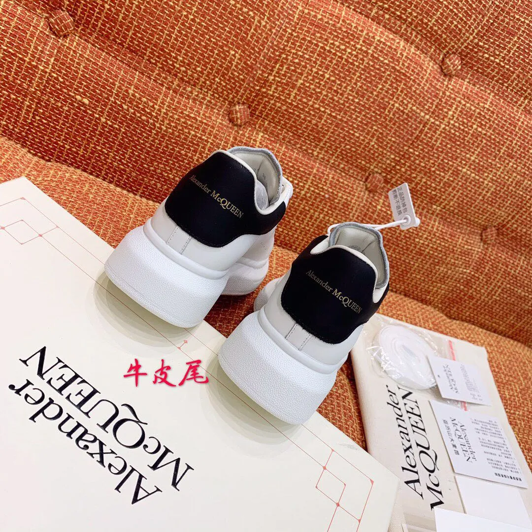 👟👟Ex-factory price 480👟👟 Men's size +10 High-quality upgraded version🔥Real shot of Alexander McQUEEN (McQueen)🎉The highest quality silk cowhide version on the market🎊, imported water-dyed sheepskin inside, counter 1:1 replica, star style T stage catwalk, a must-have for fashionistas , the original high-temperature and ultra-clear air compressor logo on the foot, absolutely counter-matched version, the arc of the back bag is truly genuine 0⃣️ difference, using an exclusive privately molded double-layer vacuum outsole, which is light on the foot and has excellent rebound! Running🏃✈️The first choice item for outdoor sports💅💅Trend and fashion coexist📣 Women’s style: 35-39, Men’s style: 39-44